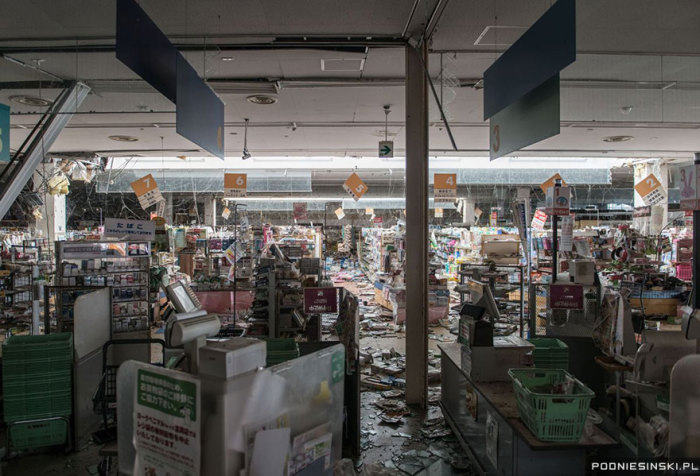 Еще одно фото из супермаркета напоминает кадр из постапокалиптического фильма.