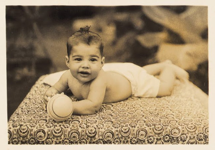 Маленький Фредди Меркьюри, при рождении получивший имя Фаррух Булсара.