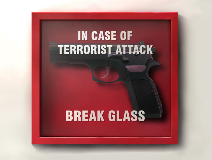 Разбить стекло в случае атаки террористов. Автор: Sebastian Pytka.