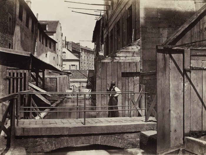 Набережная реки Бьевр в 5-м округе Парижа, 1865-1868 гг. Автор фото: Charles Marville.