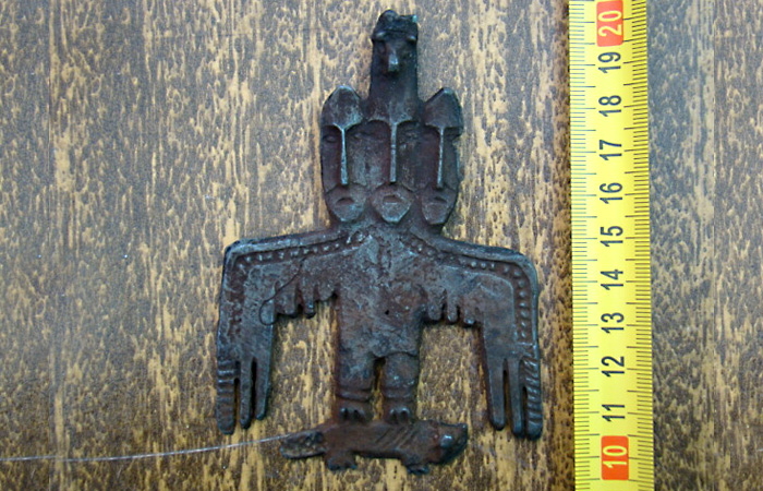 http://www.kulturologia.ru/files/u1834/amulet-siberia-bird-idol.jpg