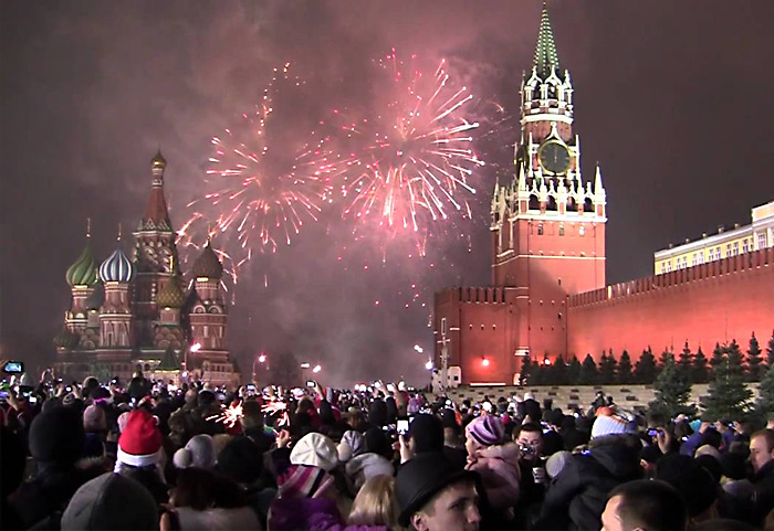 Новый год русские празднуют с гораздо большим энтузиазмом, чем Рождество.
