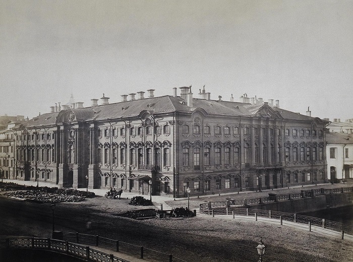 Фасад Строгановского дворца. Фотограф Вильям (Василий Андреевич) Каррик 1868 год.