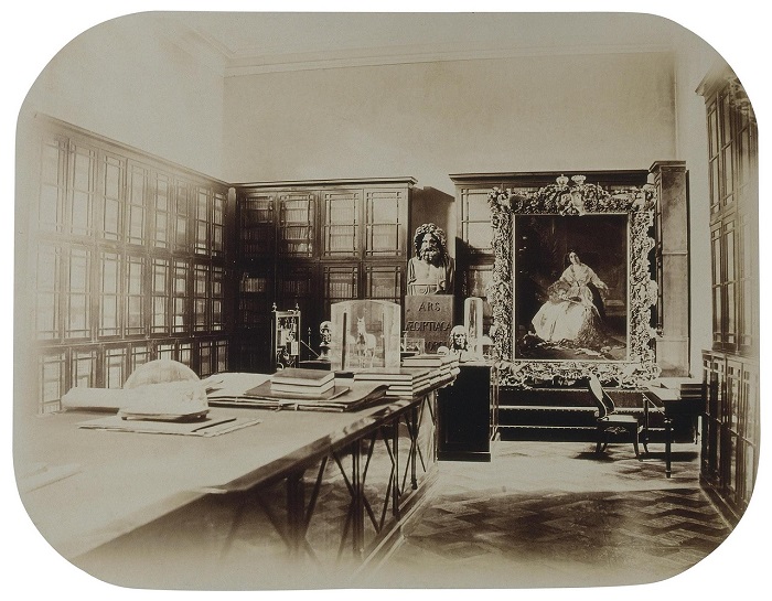 Физический кабинет, который представлял собой алхимическую лабораторию.