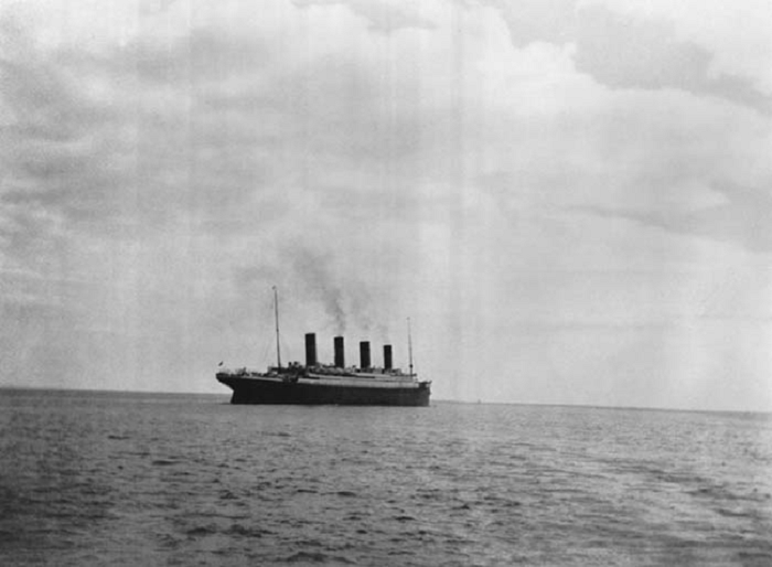 Последняя фотография Титаника сделанная, прежде чем он затонул в апреле 1912 года.