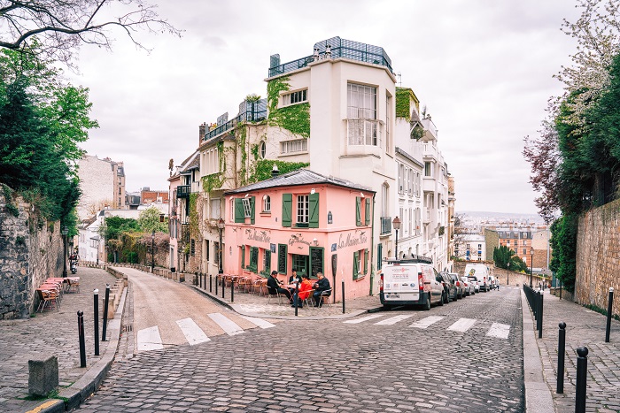 Один из самых живописных, романтичных и атмосферных кварталов Парижа.