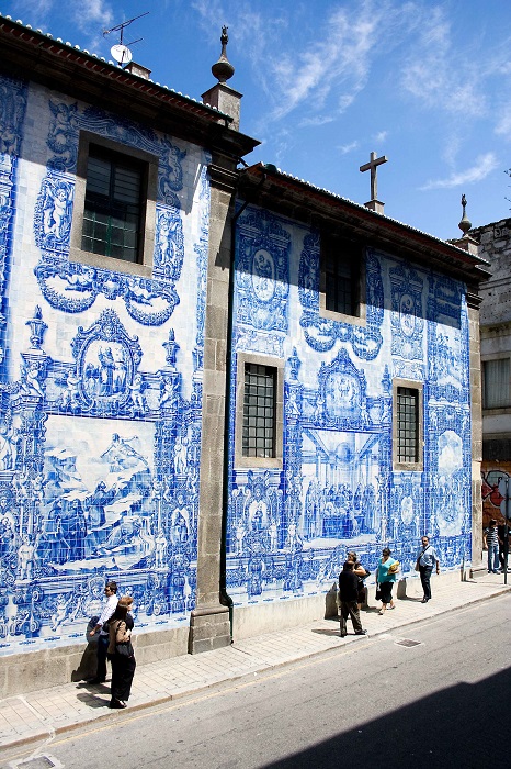 Город Азулехос выставил на всеобщее обозрение самое красивое, превратив улицу в произведение искусства.