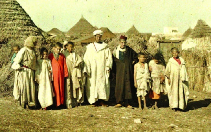 Марокканские фермеры позируют для фотографа,  1912 год.