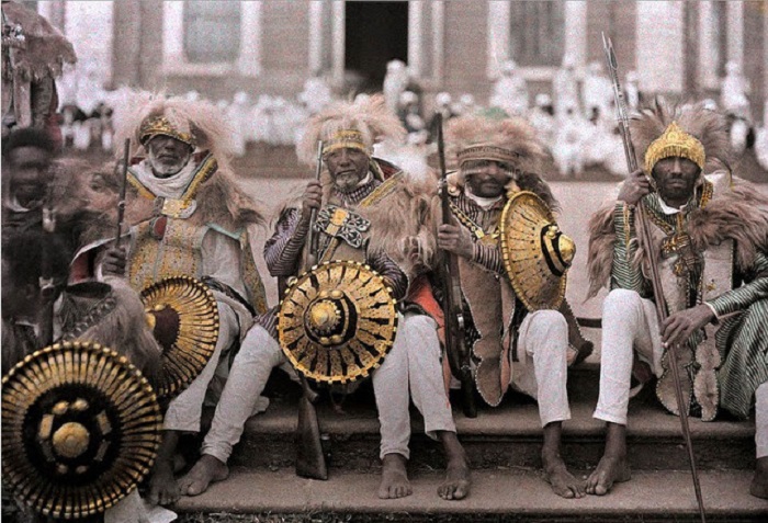 Одеты в традиционные наряды, фотограф Роберт Мур, 1930 год.