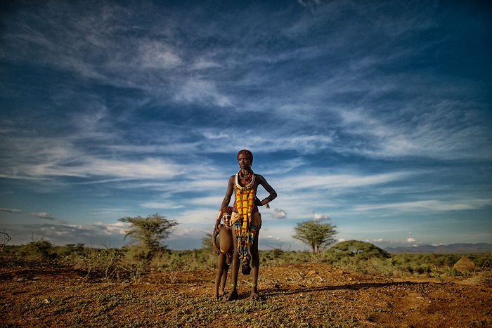 Мать со своим ребенком в Эфиопии. Фотограф - Carey Nash.