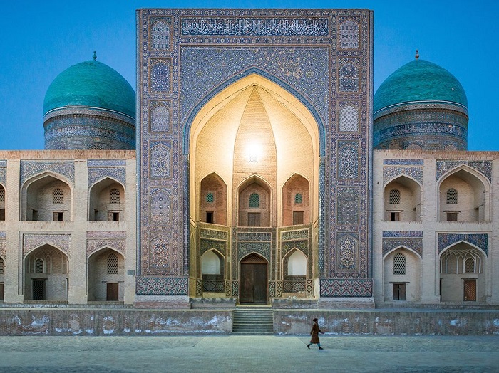 Мечеть в древнем городе Бухара. Фотограф - Joel Koczwarski.