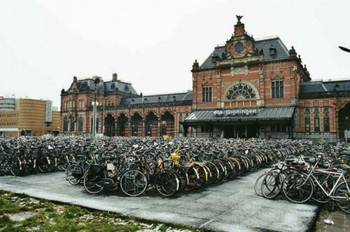 В небольшом Гронингене в Нидерландах, половина передвижений по городу совершается на велосипедах.
