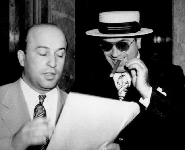 Аль Капоне со своим адвокатом Абе Тейтельбаумом, Майами, 1941 год.