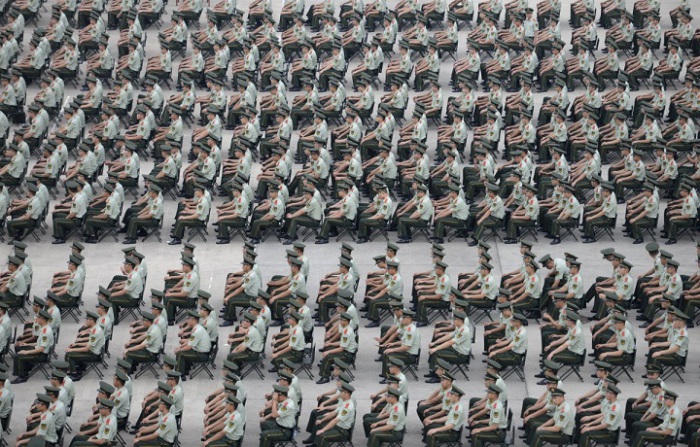 Более 1000 военизированных полицейских принимают участие в учениях в Нанкин, провинция Цзянсу.