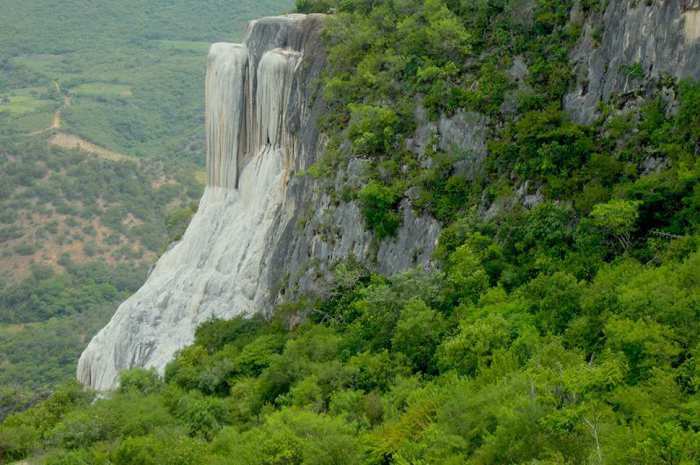 Каменный водопад в Мексике - «кипящая вода».