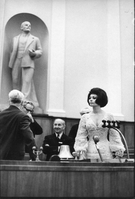 Итальянская актриса в зале заседания Кремлёвского дворца съездов, 1965 год.