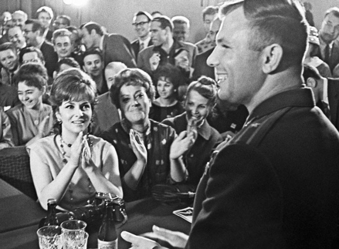 На пресс-конференции в ходе 2-го Международного кинофестиваля, 1961 год.