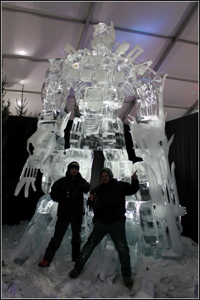 Восьмиметровый Optimus Prime из чистейшего льда