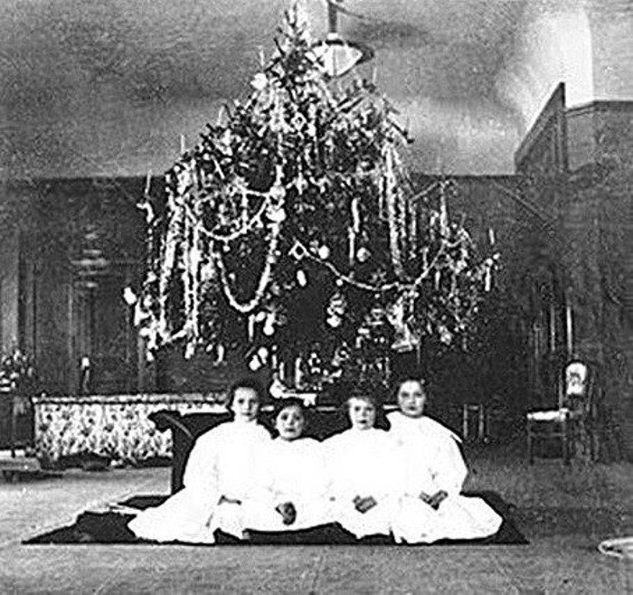 Рождественская елка в Александровском дворце Царского Села, 1908