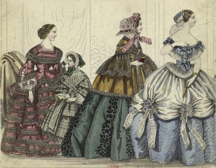 Платья с кринолином