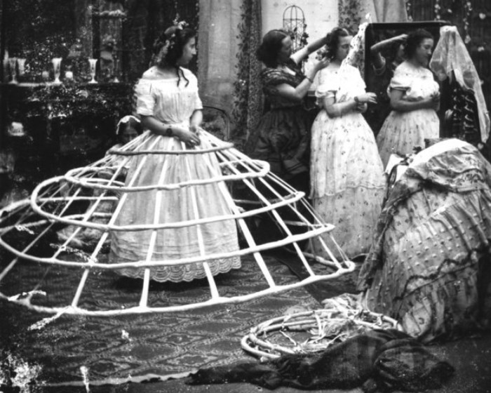 Обручи, поддерживающие верхние юбки