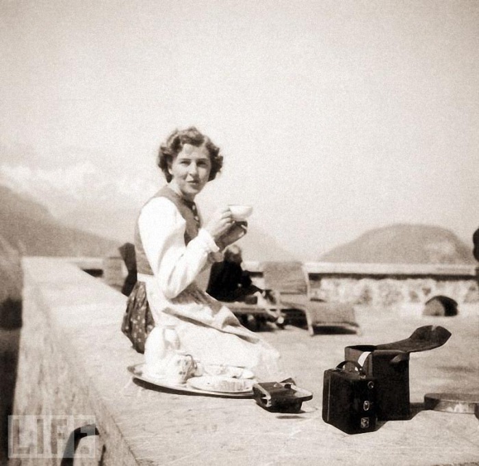 Ева Браун в альпийской резиденции Гитлера.