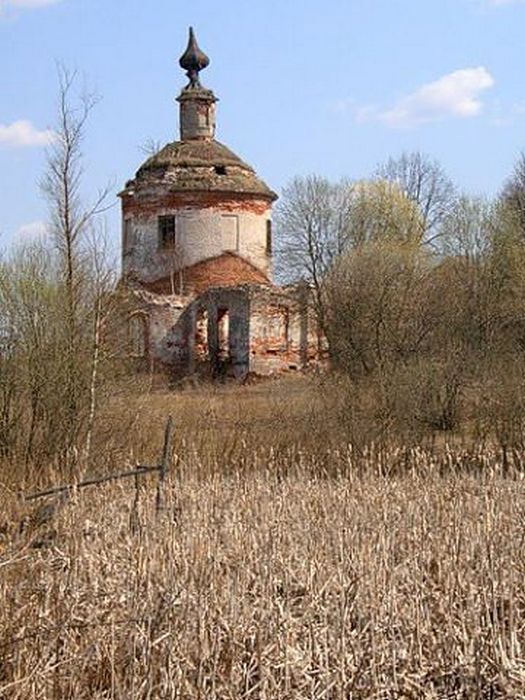 Храм Димитрия Солунского в Можайском районе Московской области.
